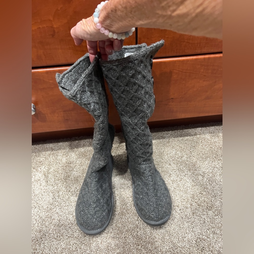 Ugg sweater gray cardi lattice size 7